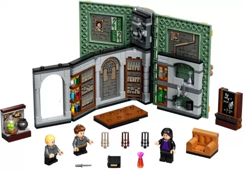 Photo de Lego Harry Potter 76383 - Le set Poudlard : le cours de potions