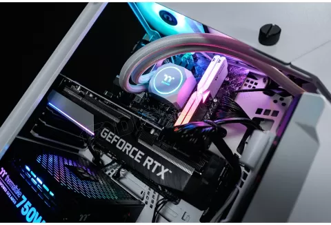 Photo de Unité centrale Gamer Thermaltake Amalthea (Blanc)